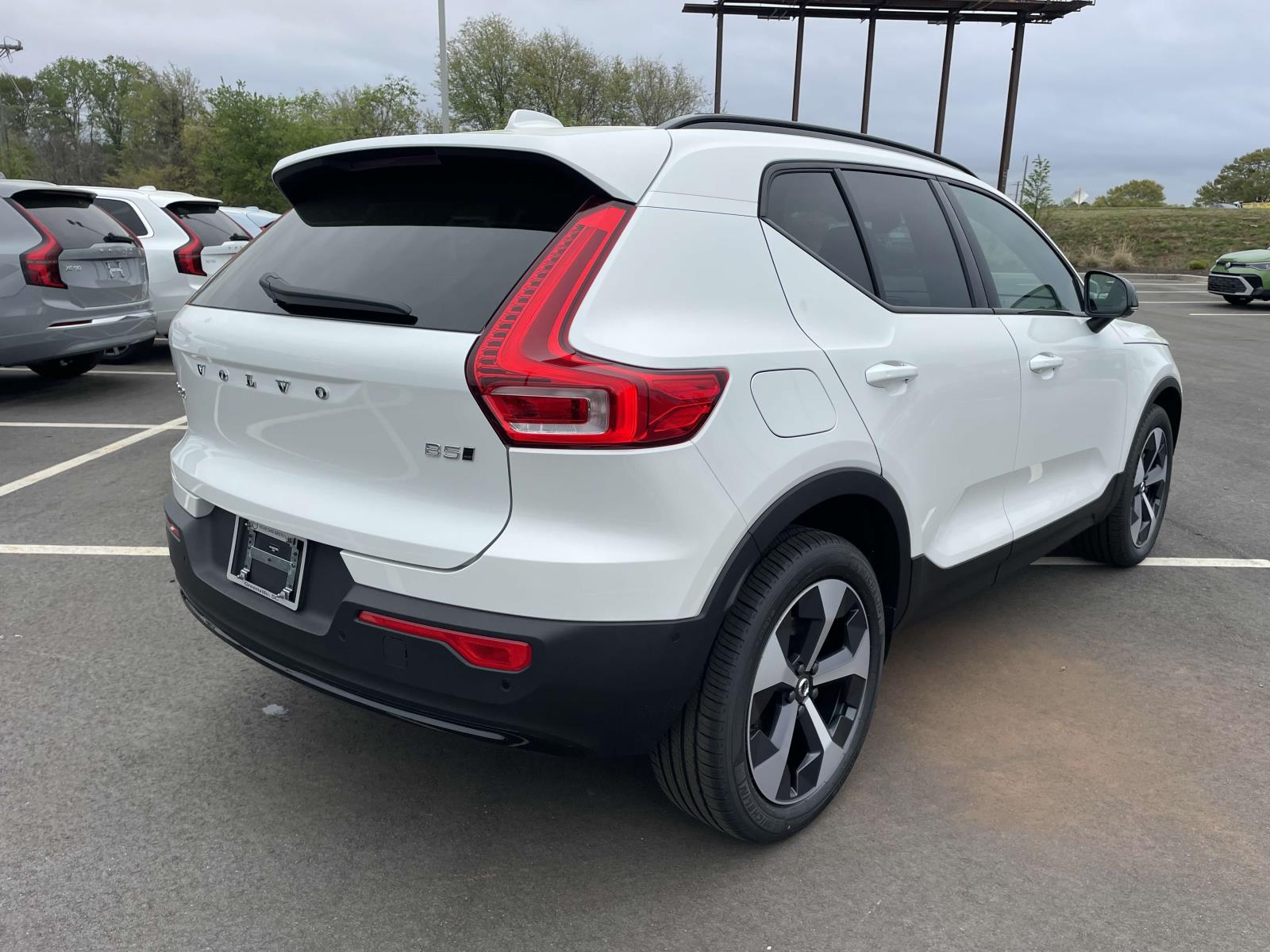 2025 Volvo XC40 Plus - Photo 9