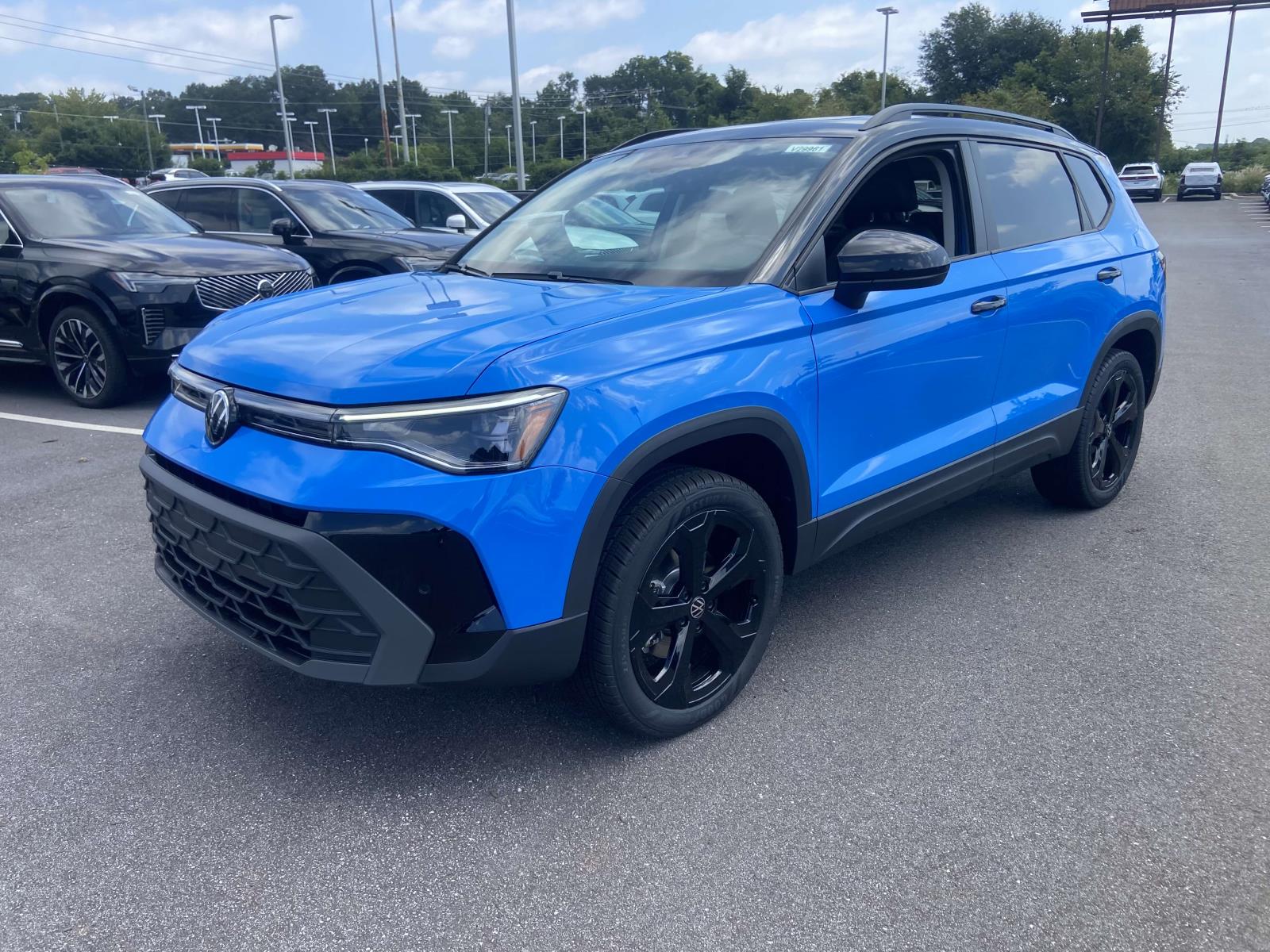 2025 Volkswagen Taos SE photo 3