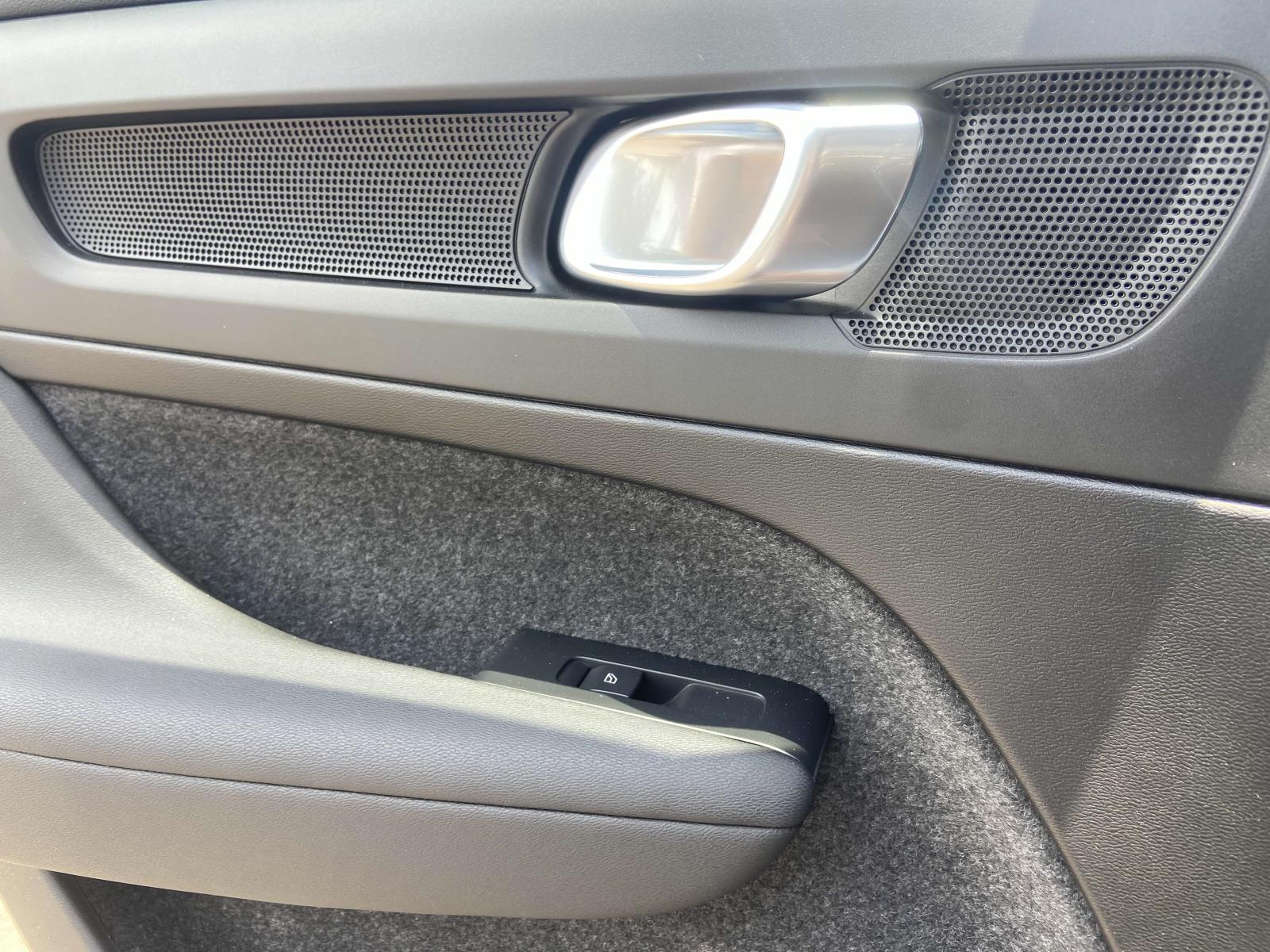 2026 Volvo XC40 Ultra - Photo 16