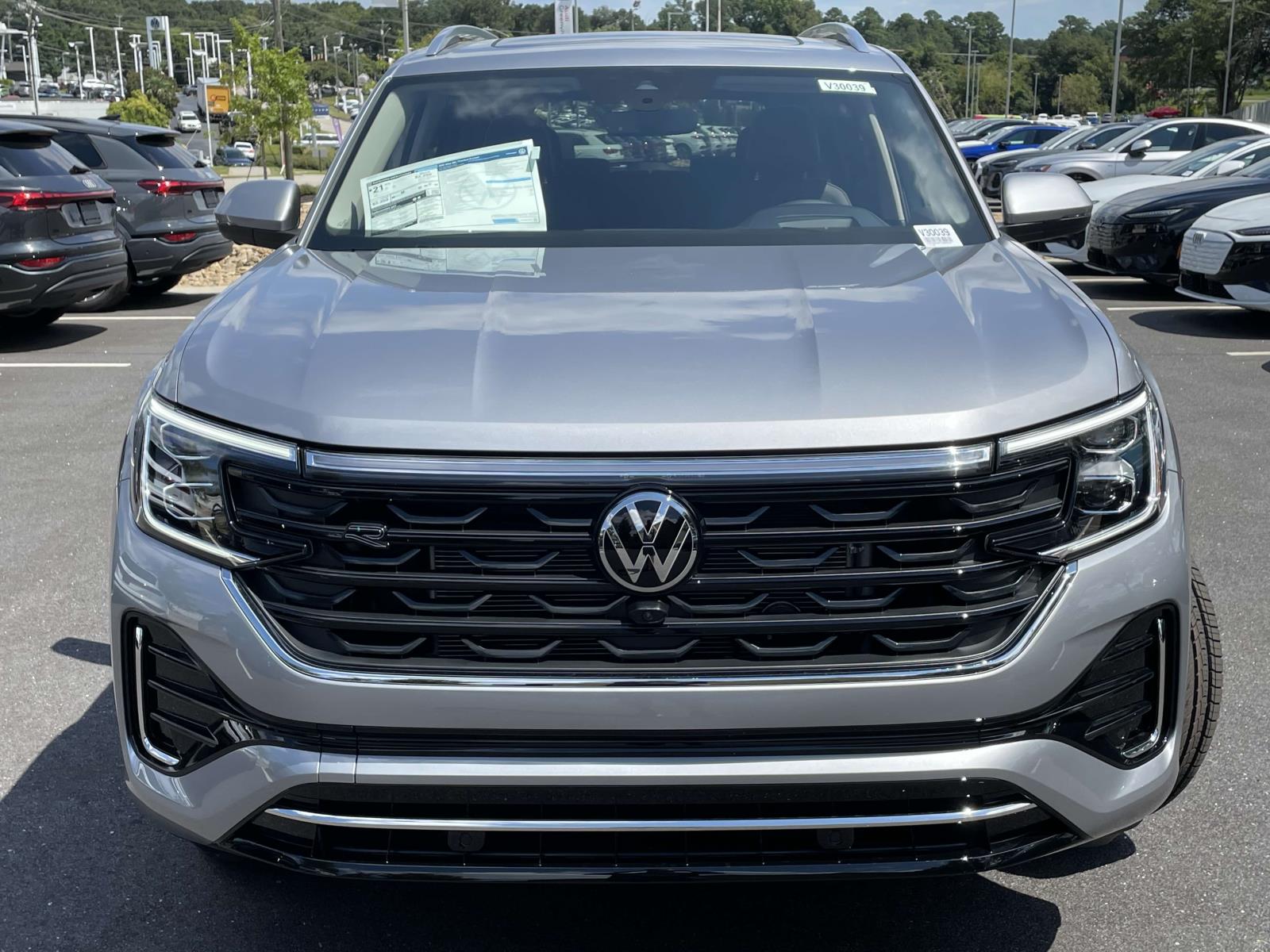 2026 Volkswagen Atlas SEL Premium R-Line photo 2