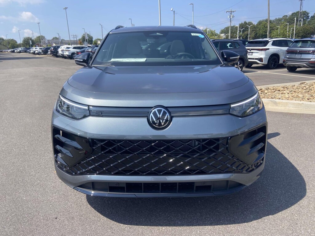 New 2025 Volkswagen Tiguan 2.0T SE R-Line Black Sport Utility