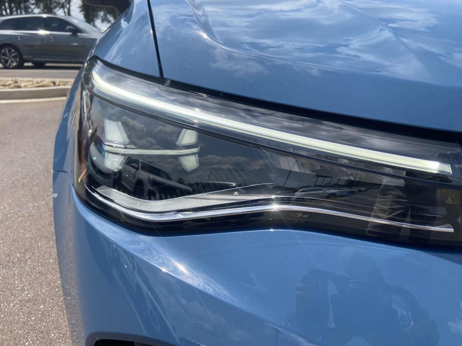 2025 Volkswagen Taos SEL photo 2