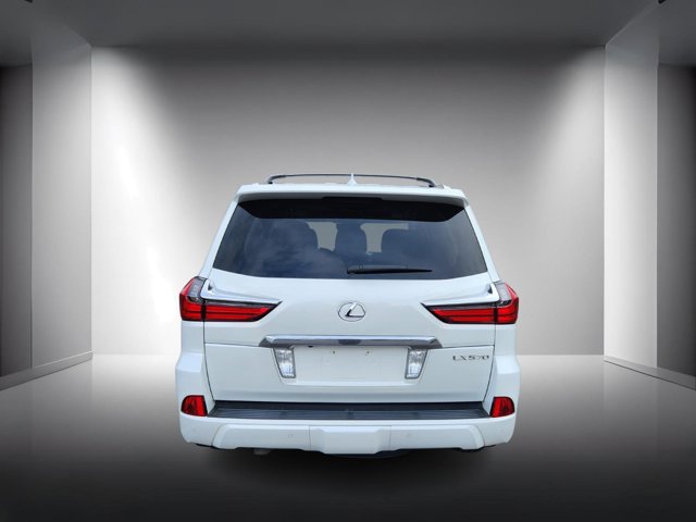 2017 Lexus LX 570 photo 4