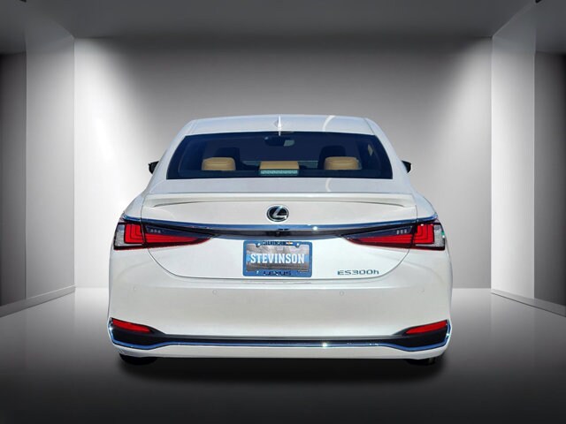 2025 Lexus ES 300h Luxury photo 4