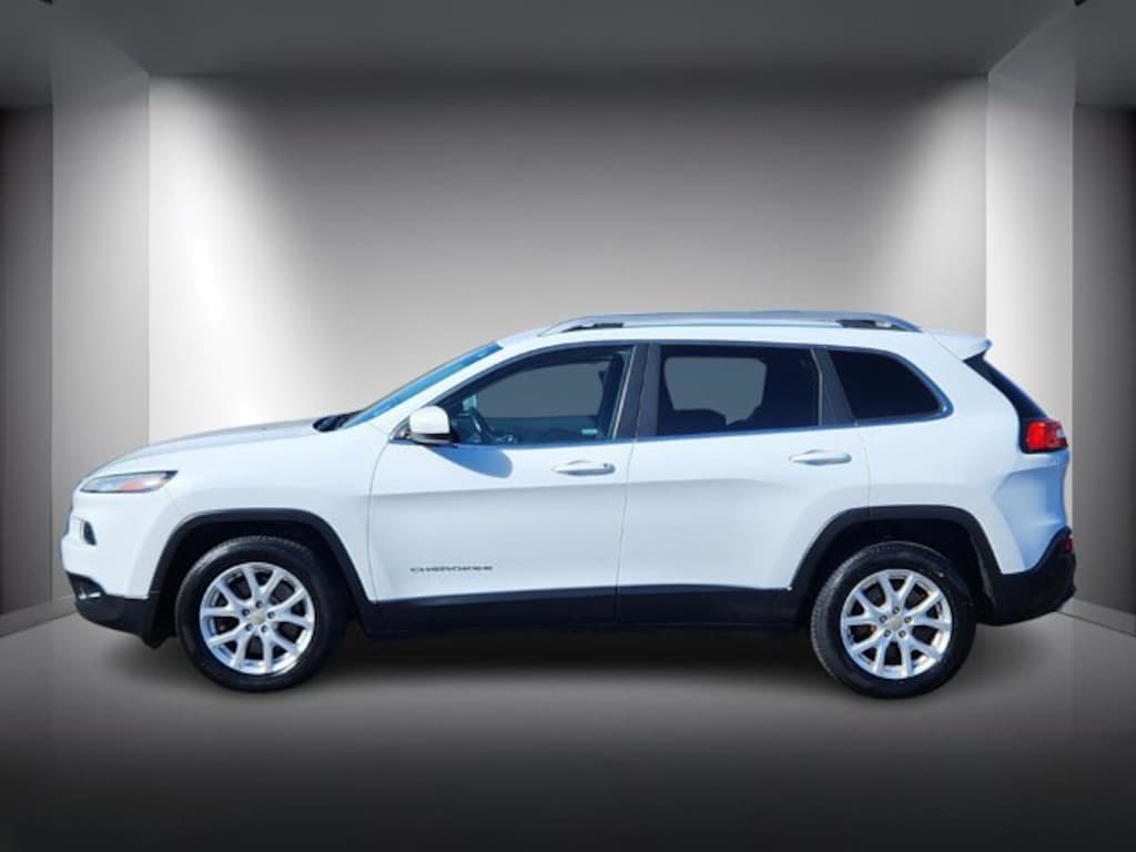 Used 2015 Jeep Cherokee Latitude FWD SUV