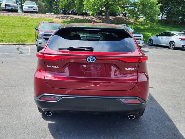 2022 Toyota Venza LE photo 4