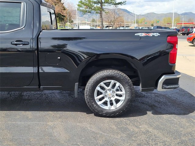 2025 Chevrolet Silverado 1500 LT photo 4