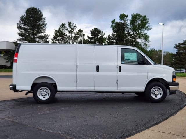 2026 Chevrolet Express Cargo Work Van - Photo 7
