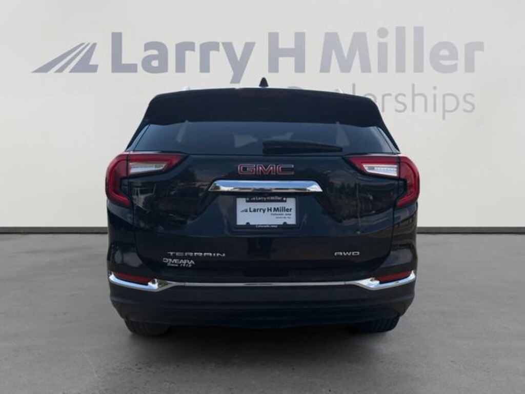 Used 2024 GMC Terrain SLT SUV