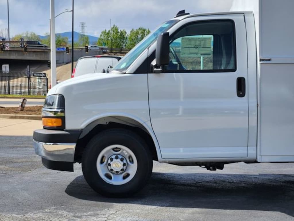New 2026 Chevrolet Express Cutaway 3500 1WT Cutaway Van