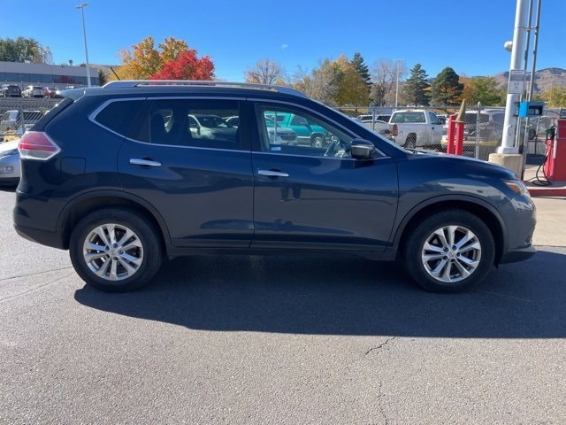 2015 Nissan Rogue SV photo 4