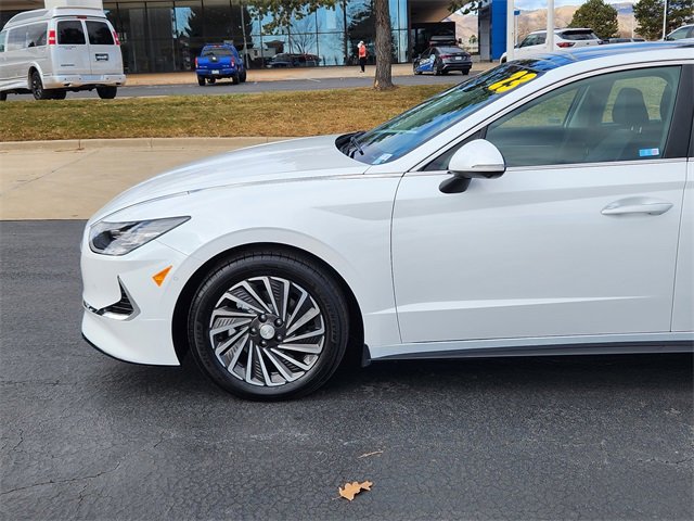 2023 Hyundai Sonata Hybrid Limited photo 2