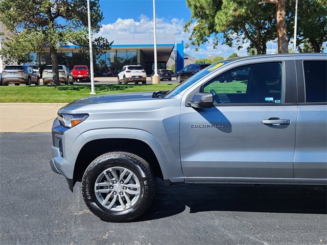 2024 Chevrolet Colorado LT photo 2