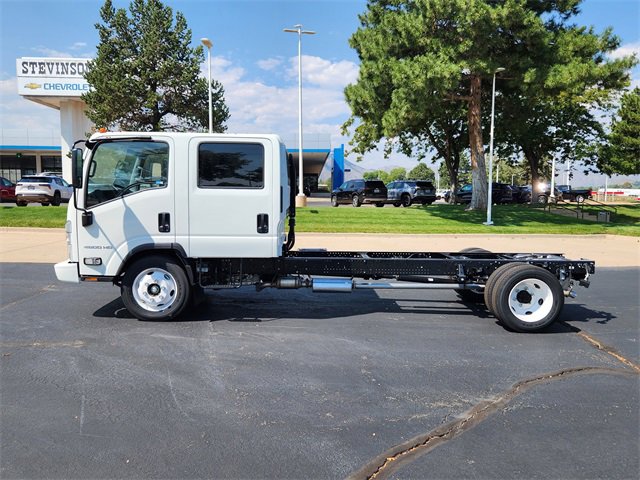 2025 Chevrolet Silverado 4500HD photo 2