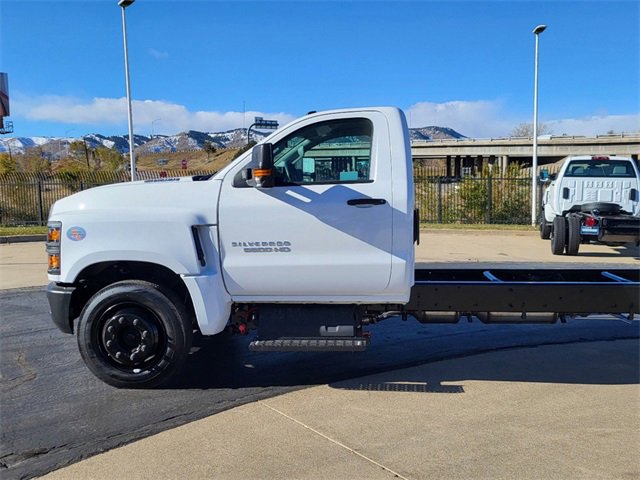 2024 Chevrolet Silverado 5500HD Work Truck photo 2