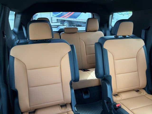 2027 Chevrolet Traverse Z71 - Photo 18