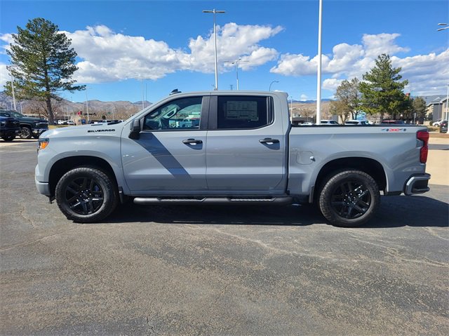 2025 Chevrolet Silverado 1500 Custom photo 2