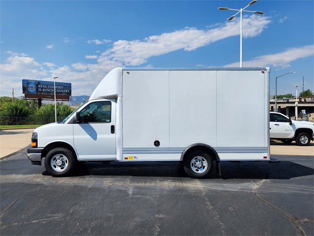 2025 Chevrolet Express Cutaway 3500 photo 3