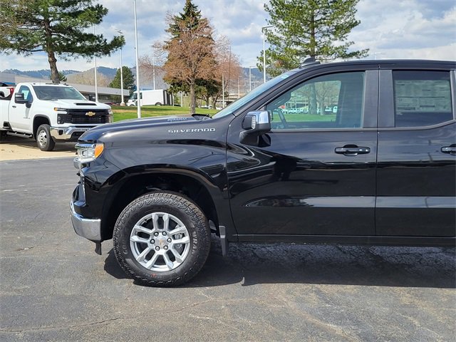 2025 Chevrolet Silverado 1500 LT photo 2