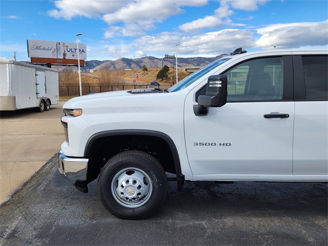 2026 Chevrolet Silverado 3500HD Work Truck photo 2