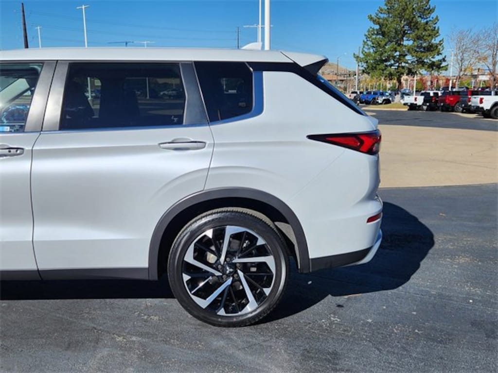 Used 2024 Mitsubishi Outlander SE SUV