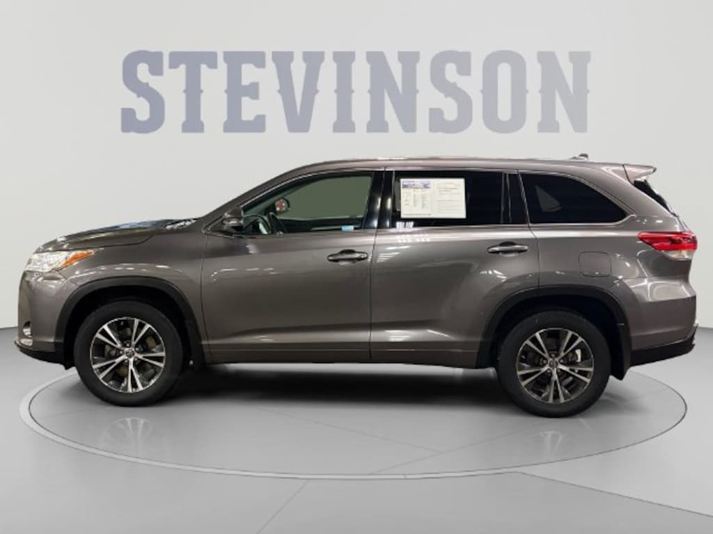 Used 2018 Toyota Highlander LE V6 SUV