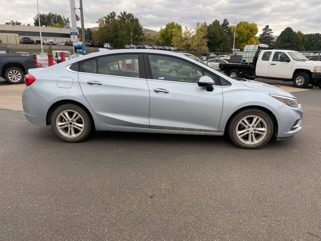 2017 Chevrolet Cruze LT photo 4