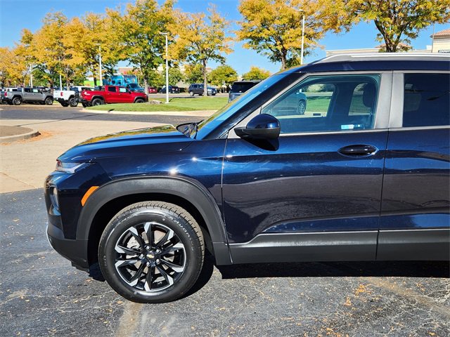 2021 Chevrolet Trailblazer LT photo 2