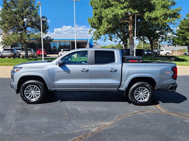 2024 Chevrolet Colorado LT photo 3