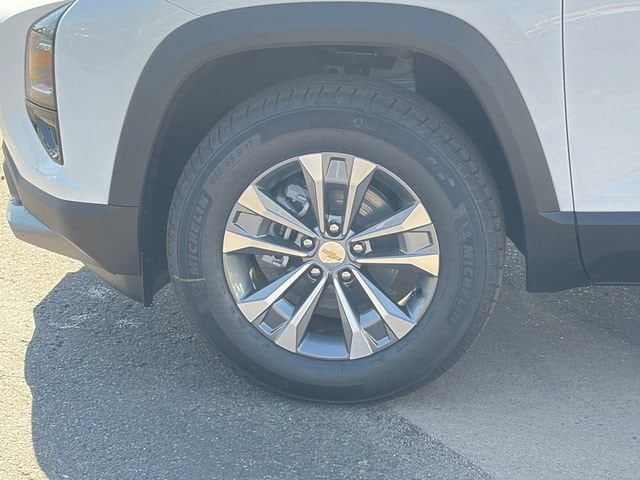 2027 Chevrolet Equinox LT - Photo 24