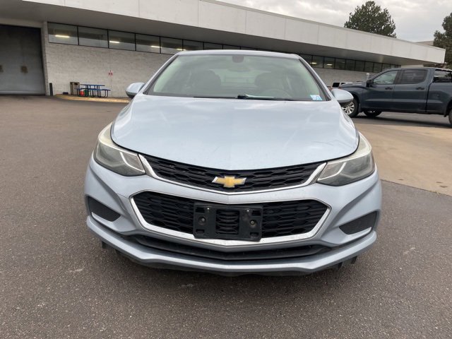 2017 Chevrolet Cruze LT photo 2