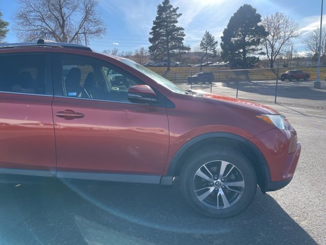 2016 Toyota RAV4 XLE photo 4