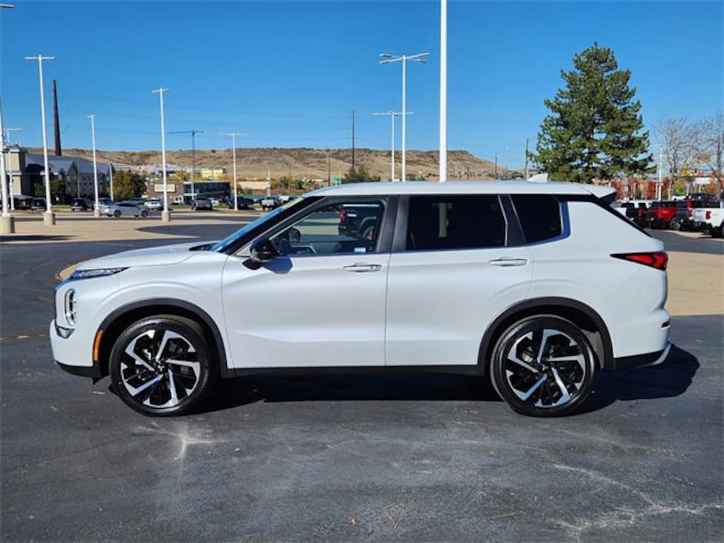 Used 2024 Mitsubishi Outlander SE SUV