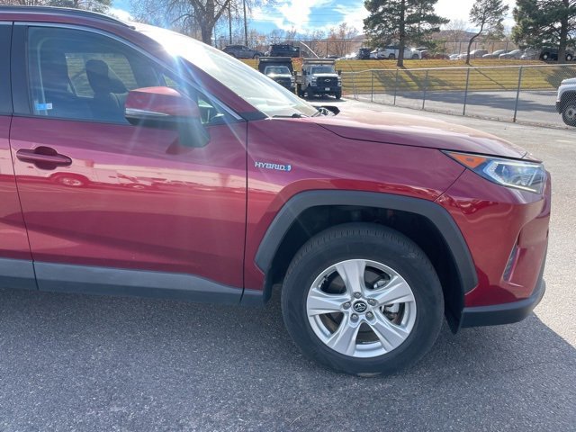 2020 Toyota RAV4 Hybrid XLE photo 4