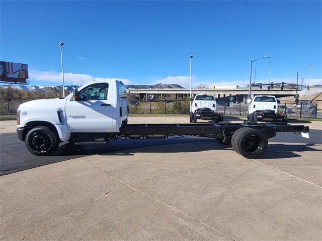 2024 Chevrolet Silverado 5500HD Work Truck photo 3