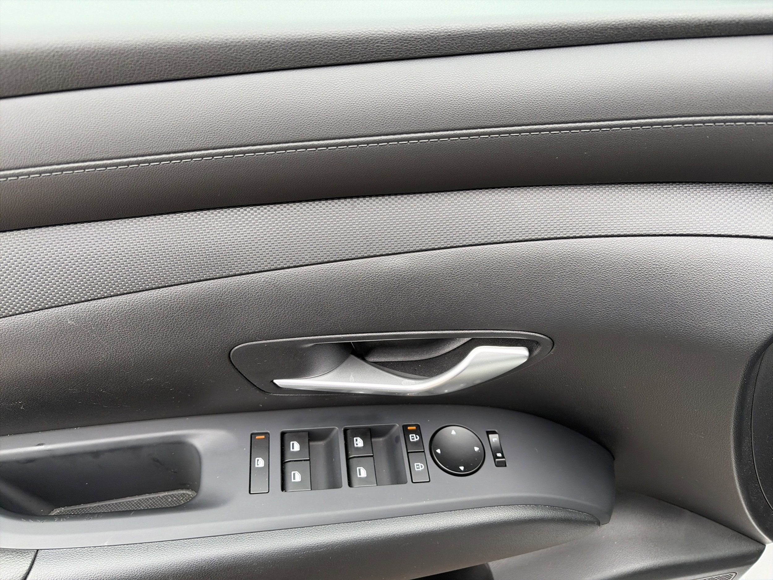 2025 Hyundai Santa Cruz SE - Photo 11