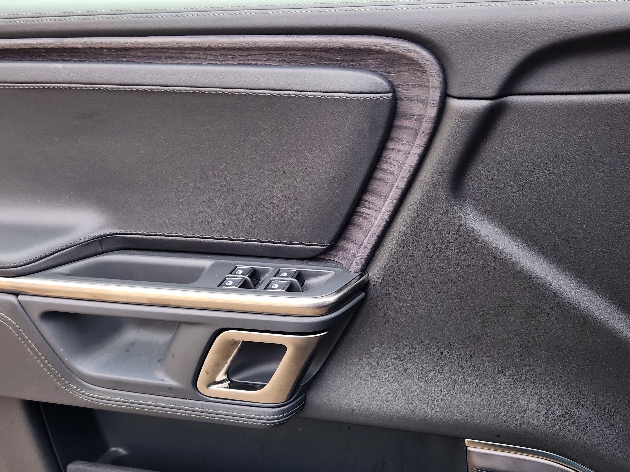 2024 Rivian R1S Adventure - Photo 10