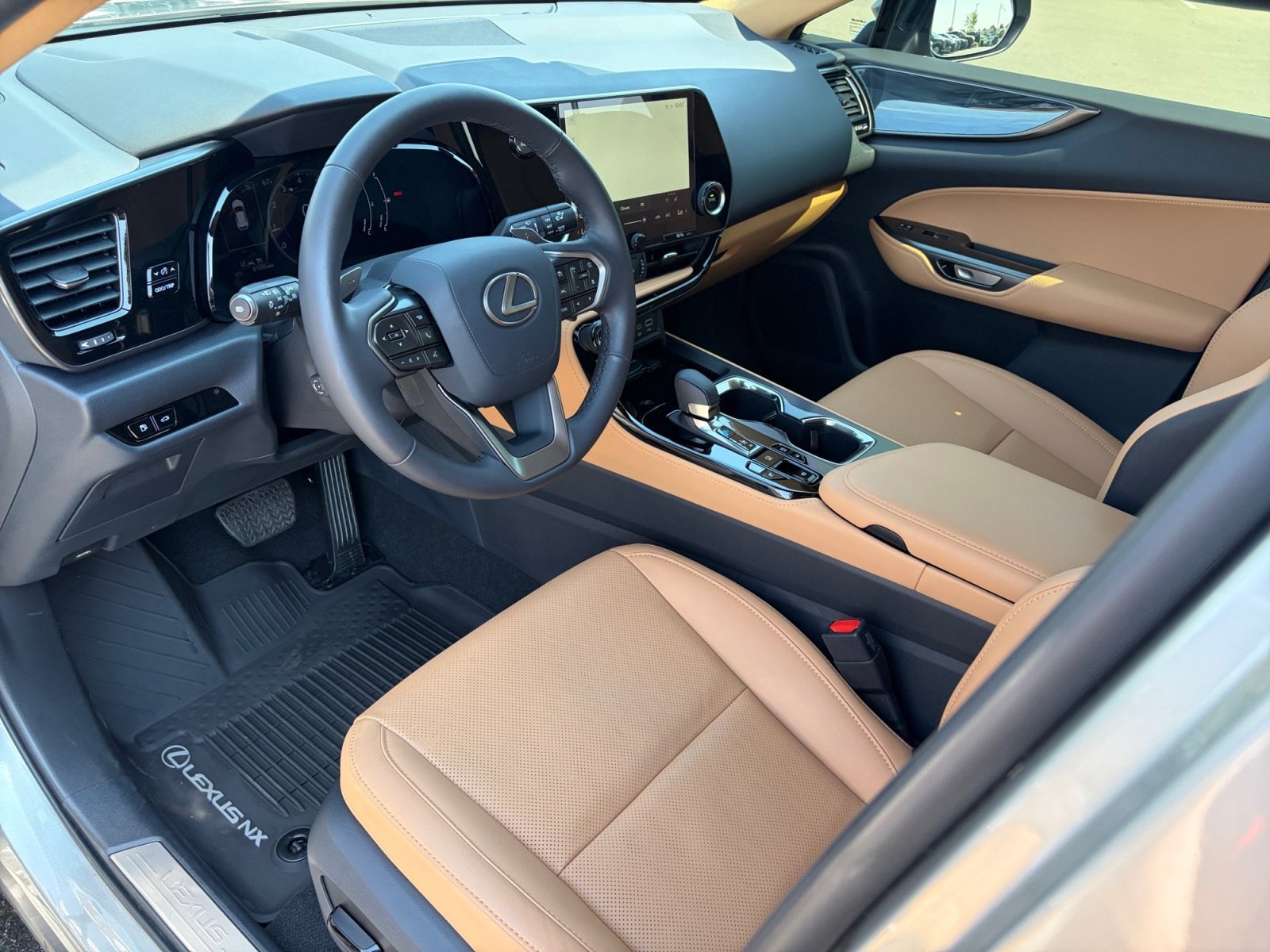 2025 Lexus NX 350 - Photo 15