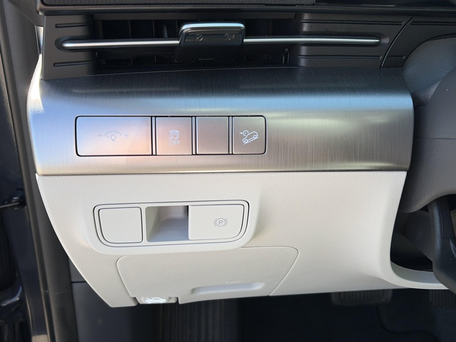 2025 Hyundai Kona SEL - Photo 14