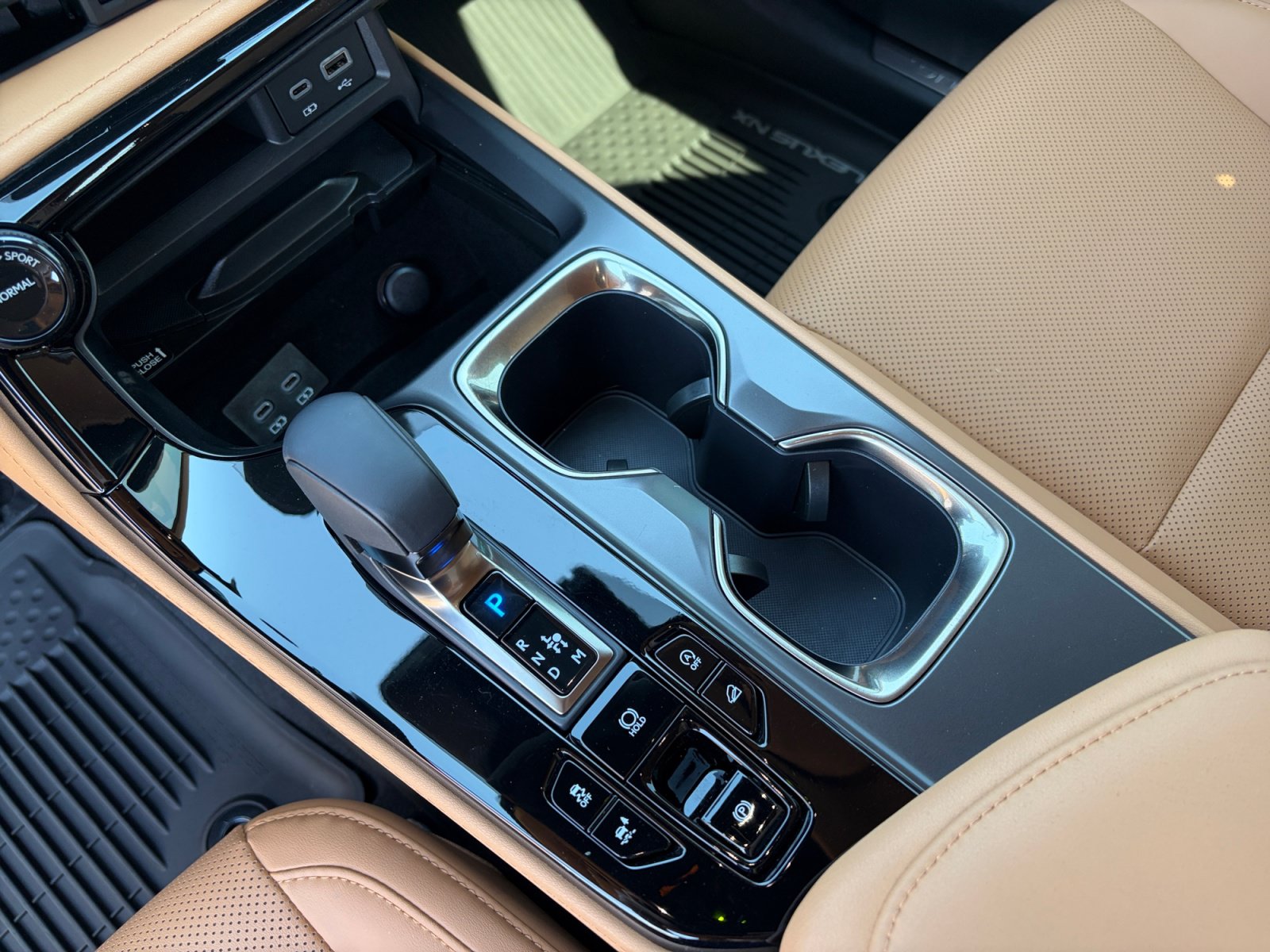 2025 Lexus NX 350 - Photo 16