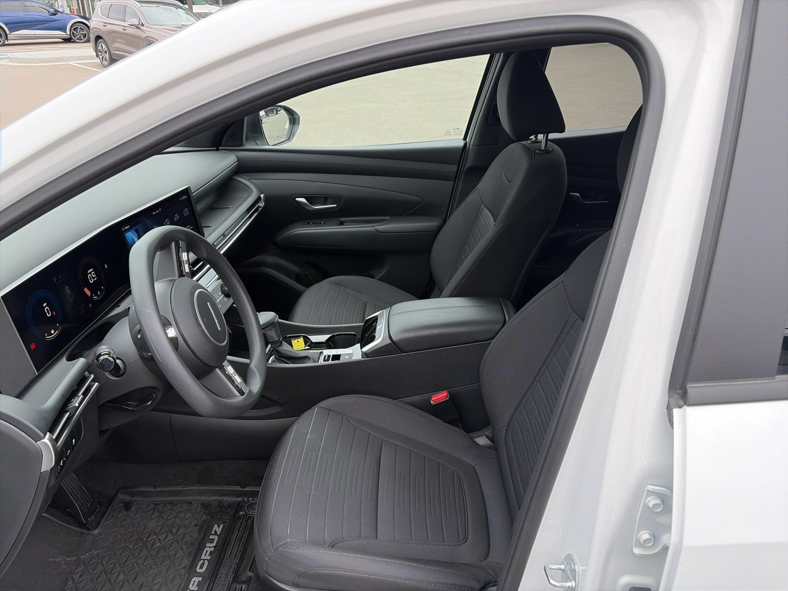 2025 Hyundai Santa Cruz SE - Photo 13