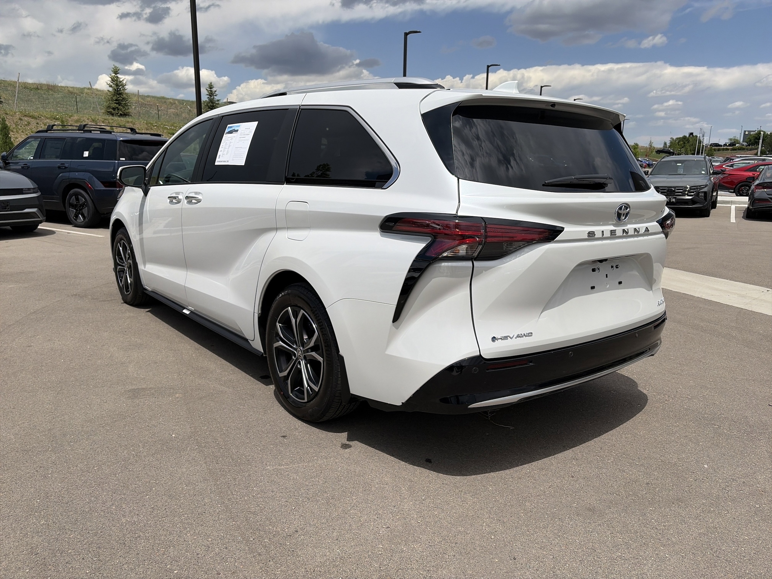 2025 Toyota Sienna Platinum - Photo 8