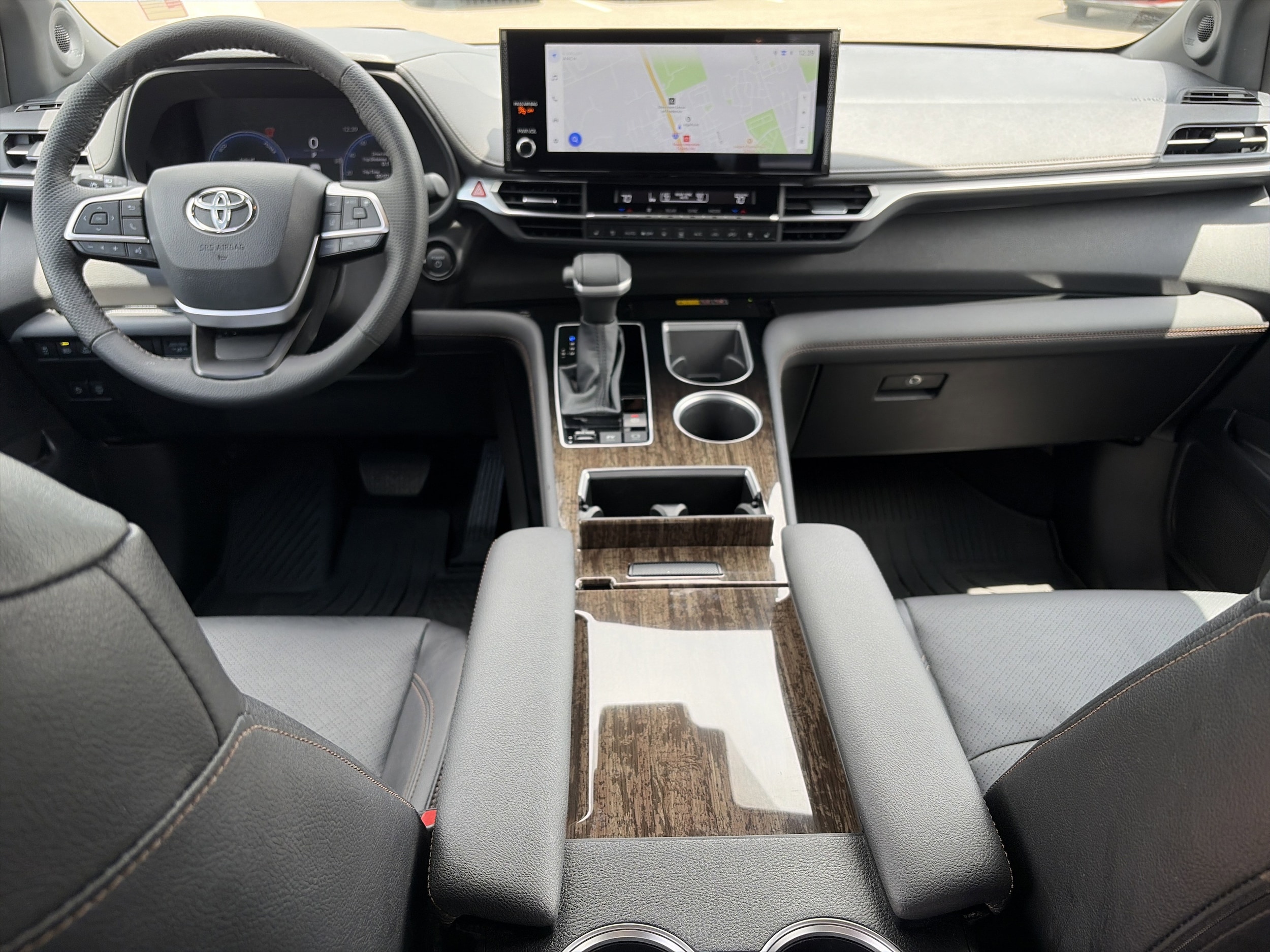 2025 Toyota Sienna Platinum - Photo 23