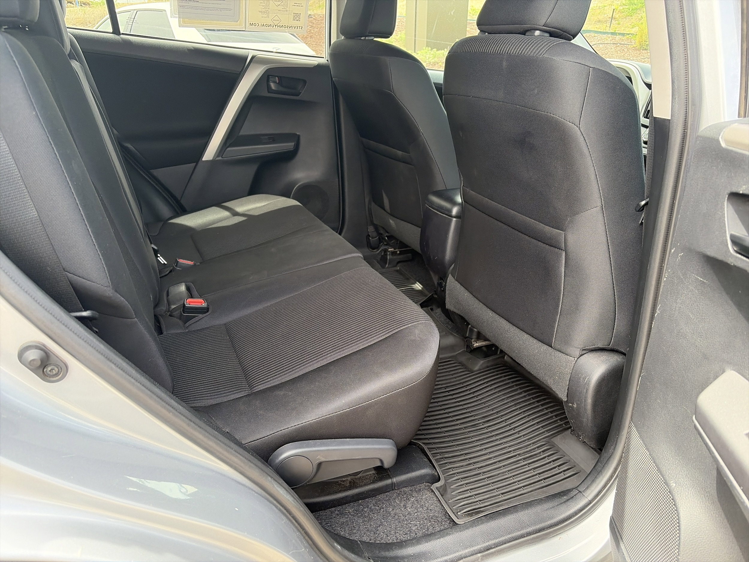 2017 Toyota RAV4 LE - Photo 31