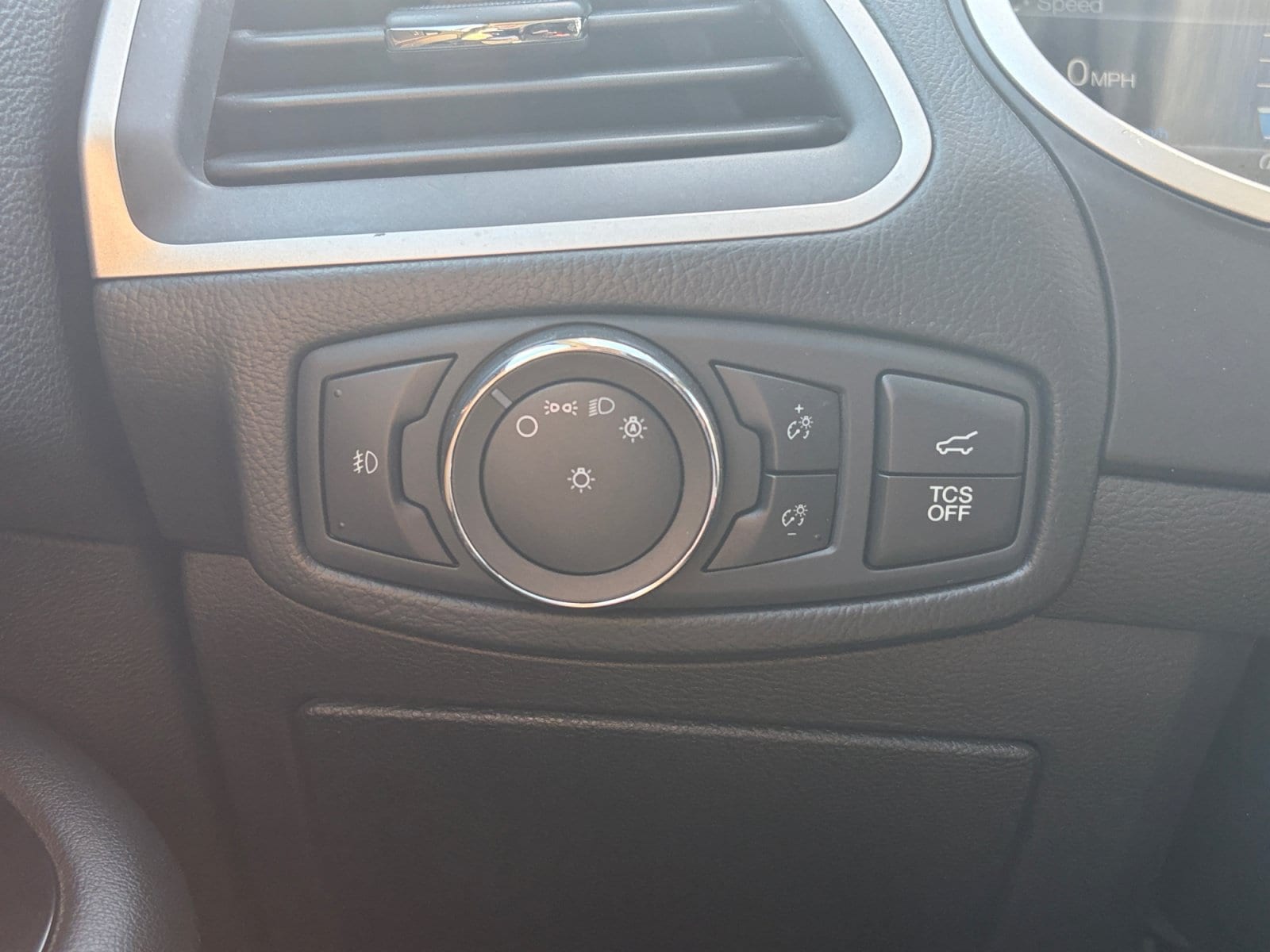 2020 Ford Edge SEL - Photo 13