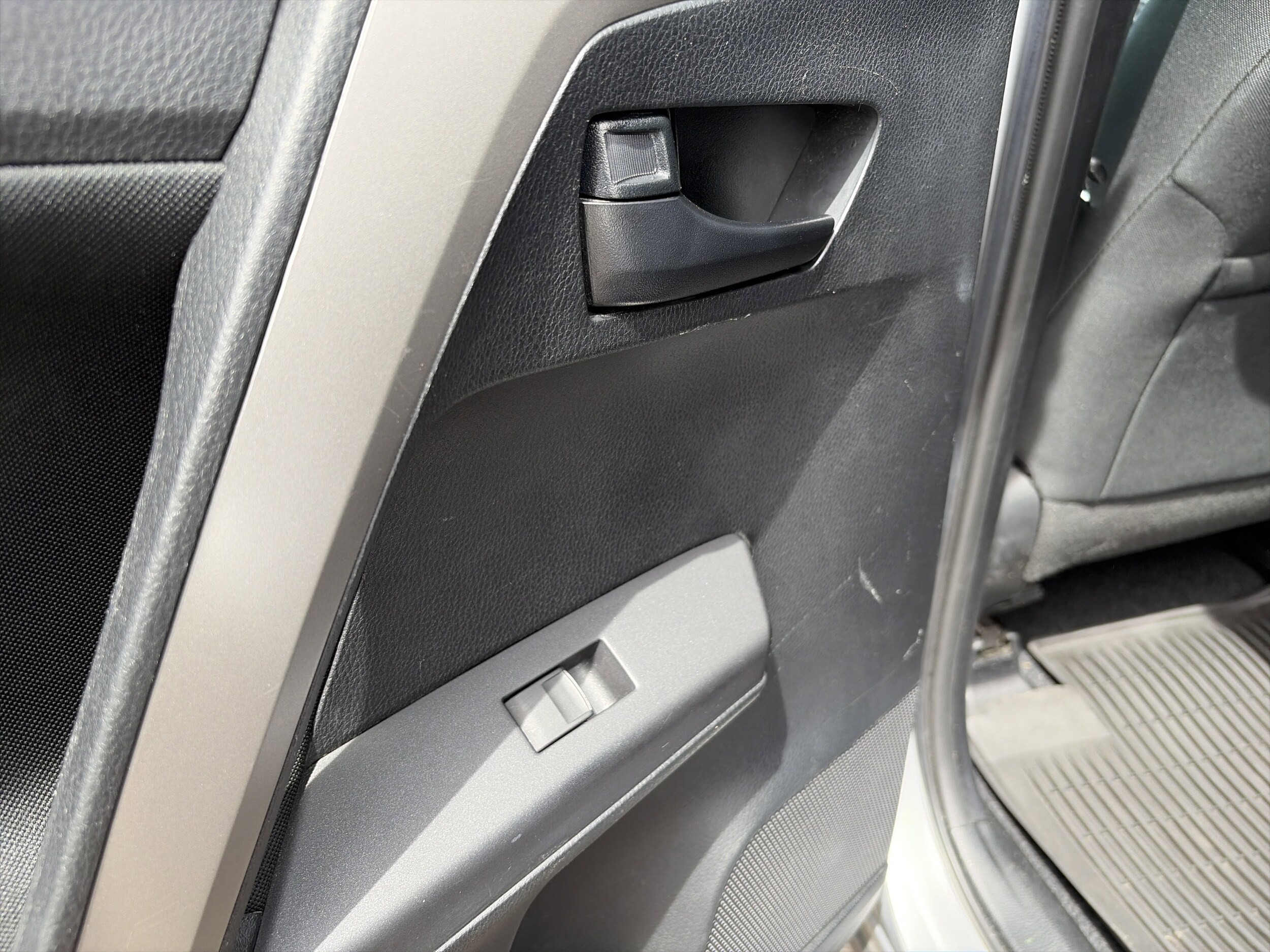 2017 Toyota RAV4 LE - Photo 20
