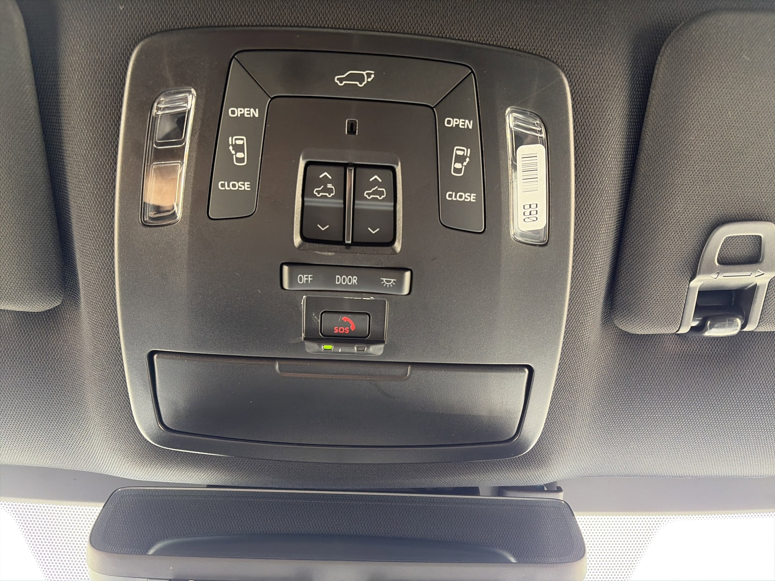 2025 Toyota Sienna Platinum - Photo 15