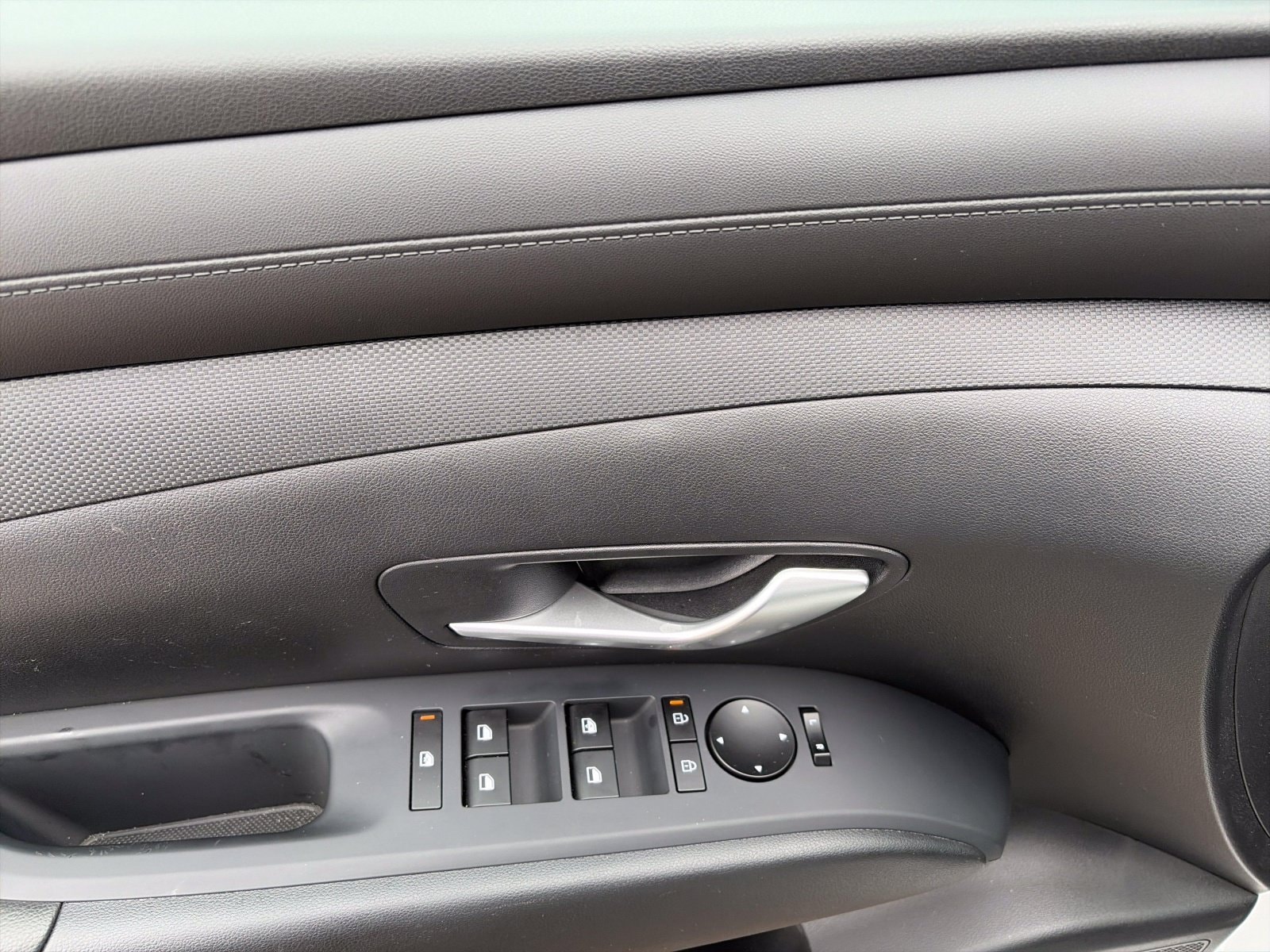 2025 Hyundai Santa Cruz SE - Photo 12
