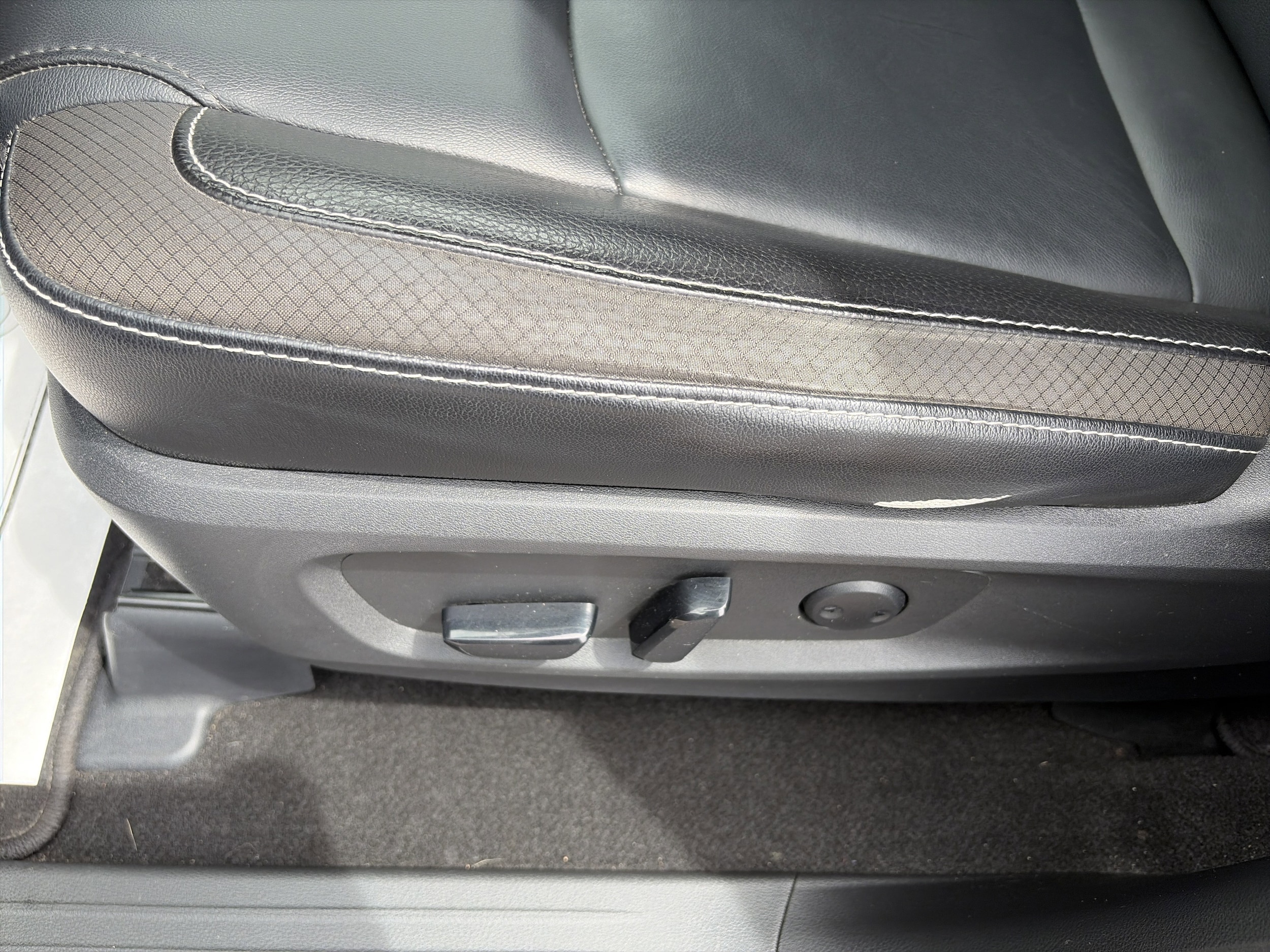 2023 Nissan Pathfinder SL - Photo 13
