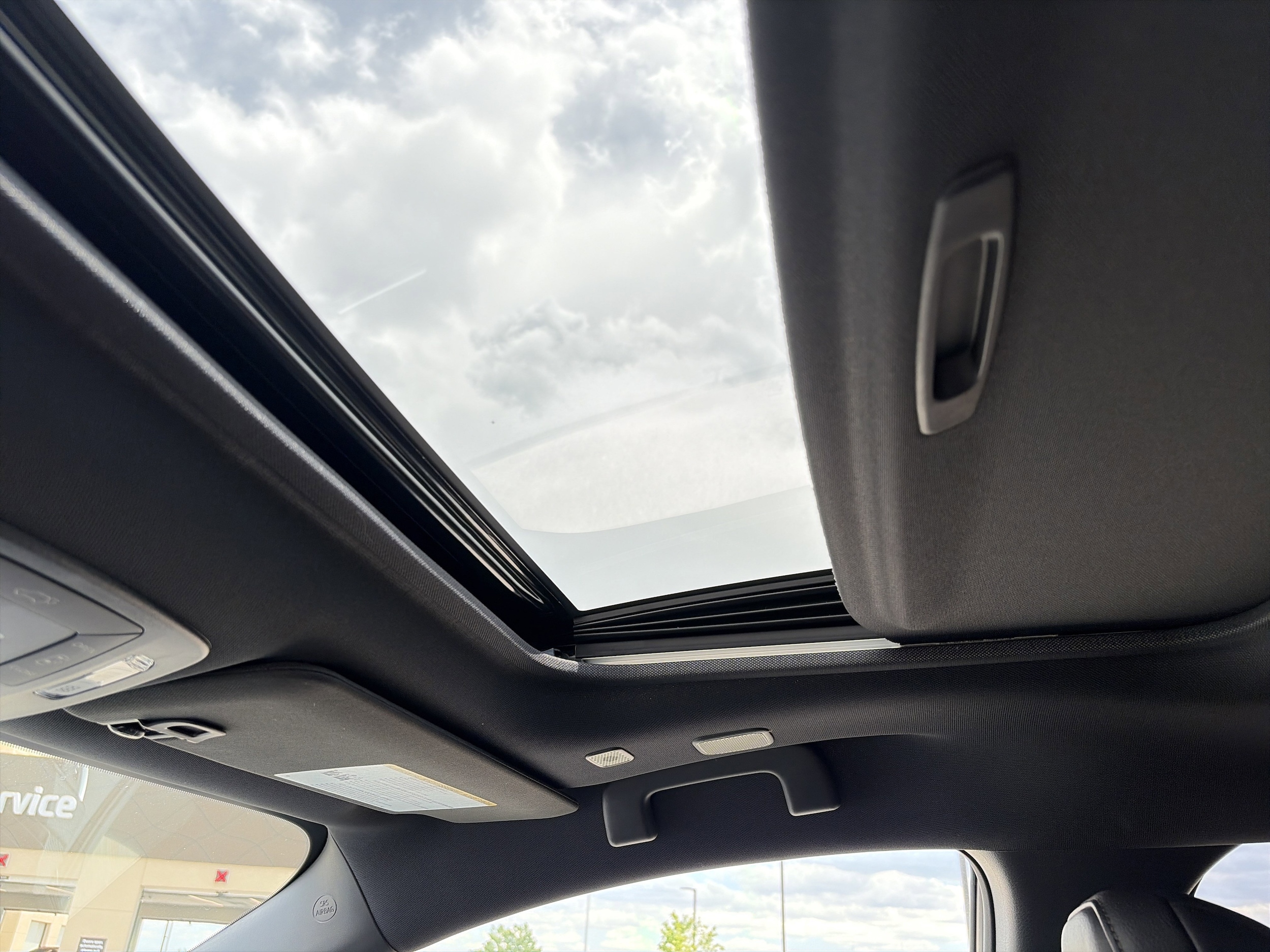2025 Toyota Sienna Platinum - Photo 16